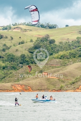 Kitesurf — Lago Calima